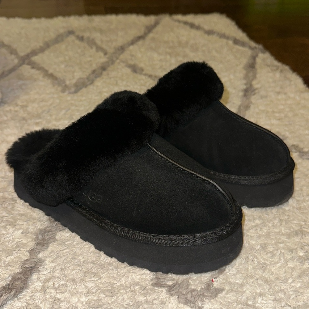 UGG Disquette Slipper women size 7Us/38EU